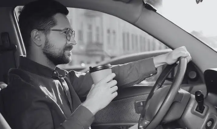 Praca jako kierowca Ubera. Auto, koszty i formalności na start